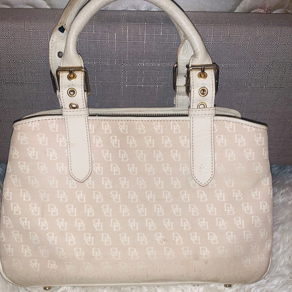 Dooney and bourke purse.